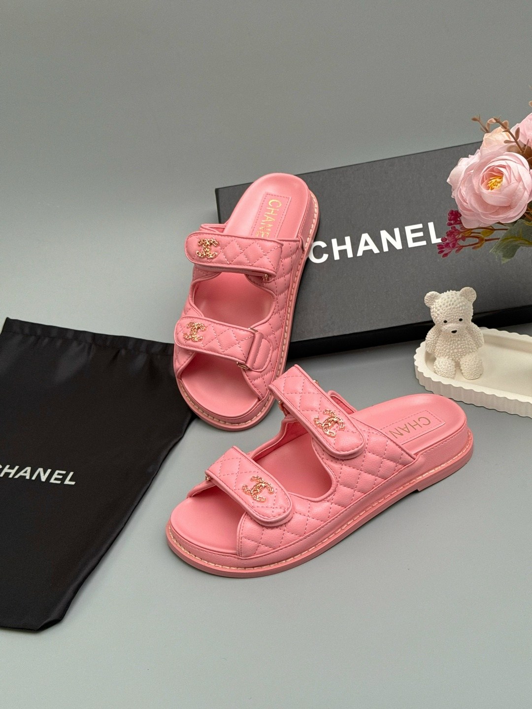 сандалии chanel,шлепанцы chanel,босоножки chanel,chanel шлепанцы женские,шлепанцы женские chanel a123581 розовые