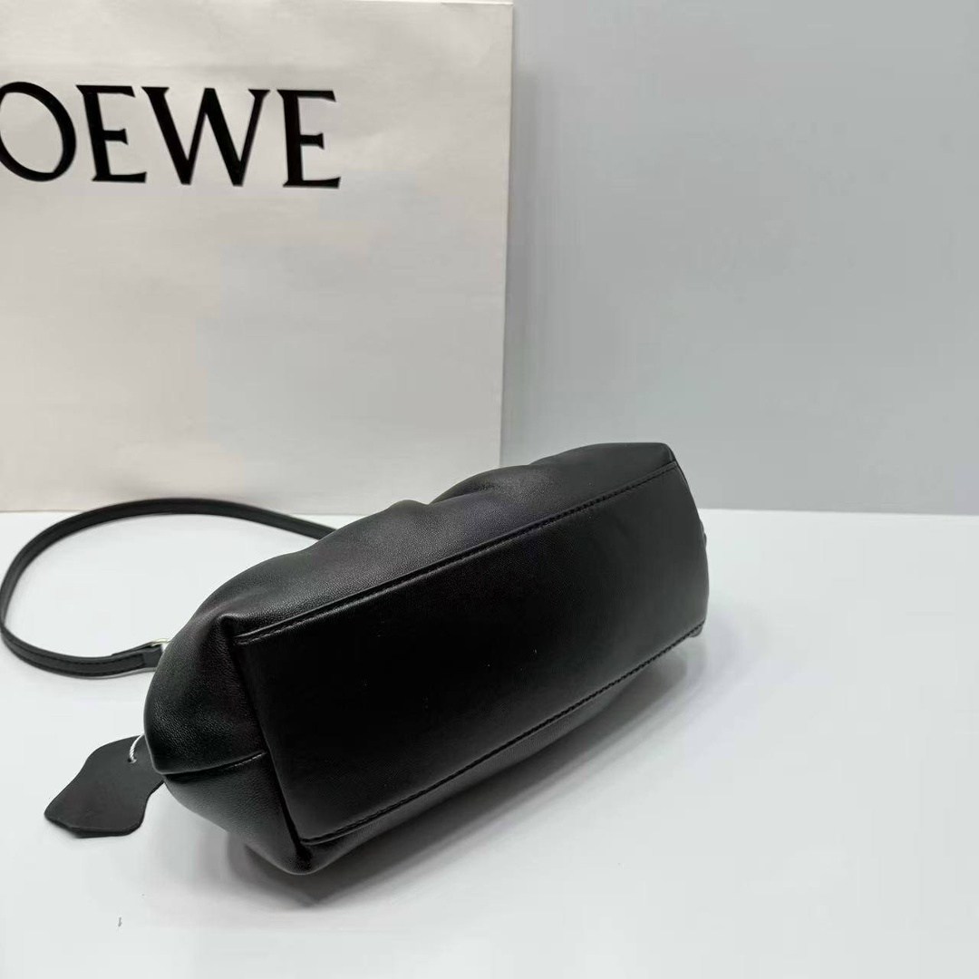 сумка loewe,сумка loewe 33-15 см натуральная кожа,сумка женская loewe,сумка loewe 33-15 см натуральная кожа реплика,сумка loewe 33-15 см из натуральной кожи
