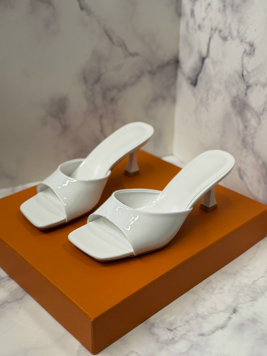 ,сандалии босоножки,сандалии на каблуке,босоножки hermes,босоножки сабо