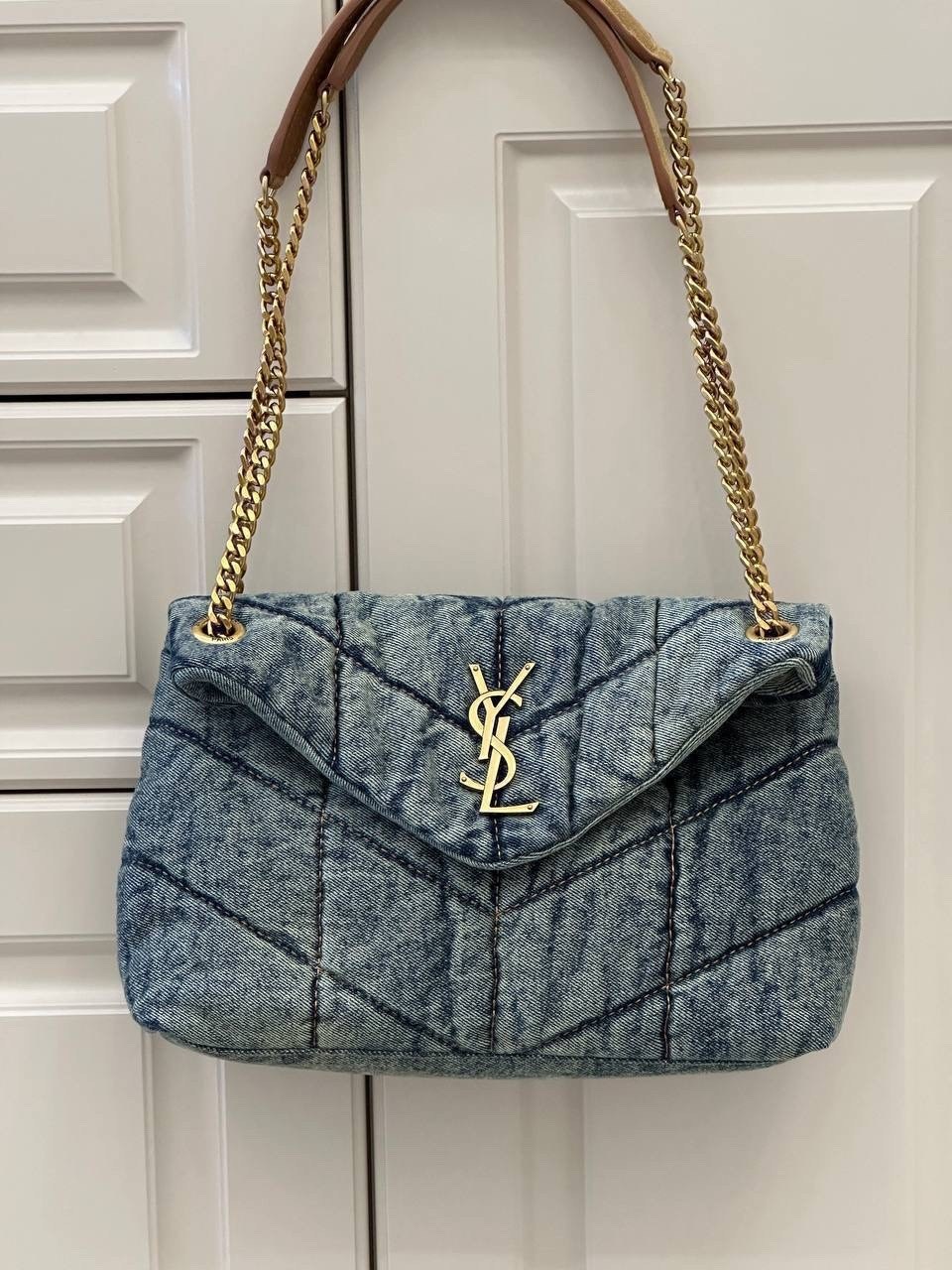 сумки yves saint laurent,сумка женская yves saint laurent,сумка женская ysl,сумка-пуффер на плечо с монограммой loulou ysl джинсовая,сумки ив сен лоран