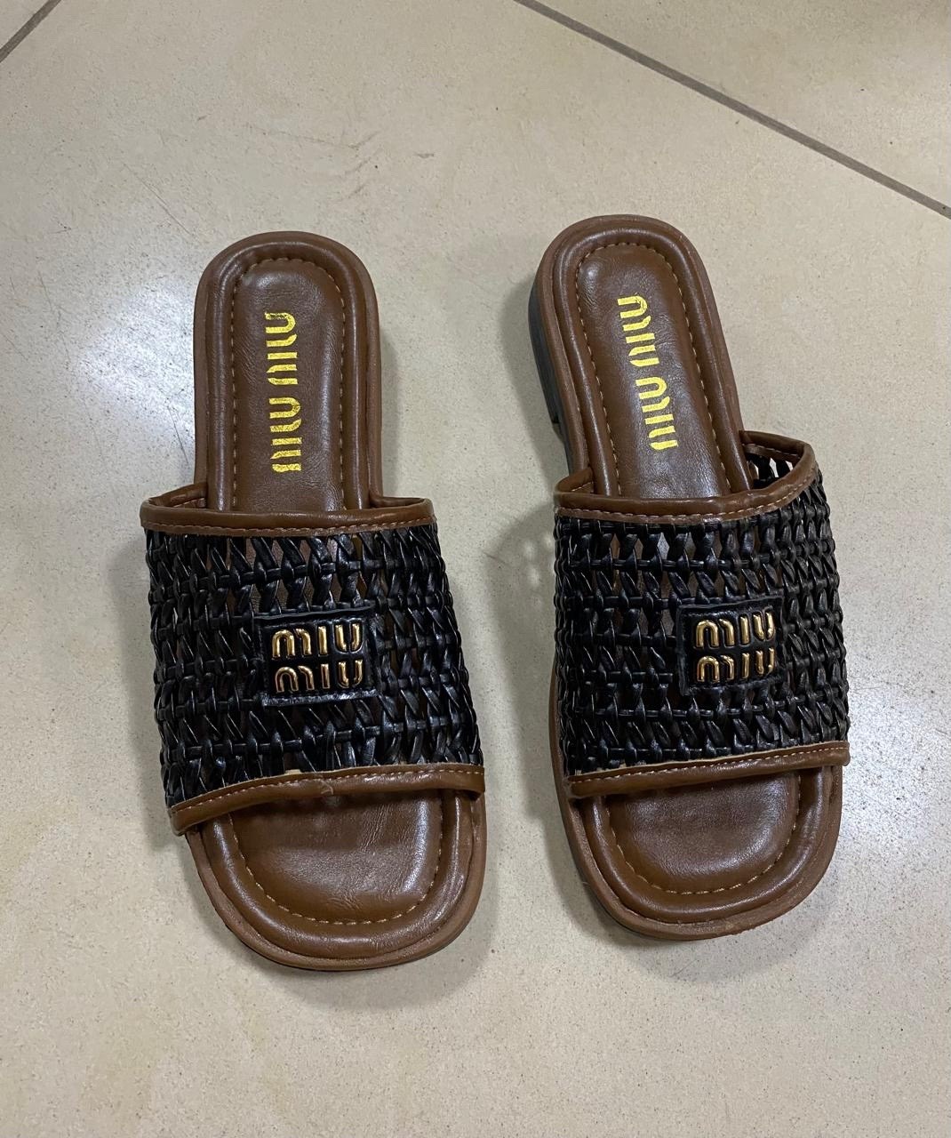 шлепанцы женские,шлепанцы miu miu,,шлепки миу миу,шлепки модные