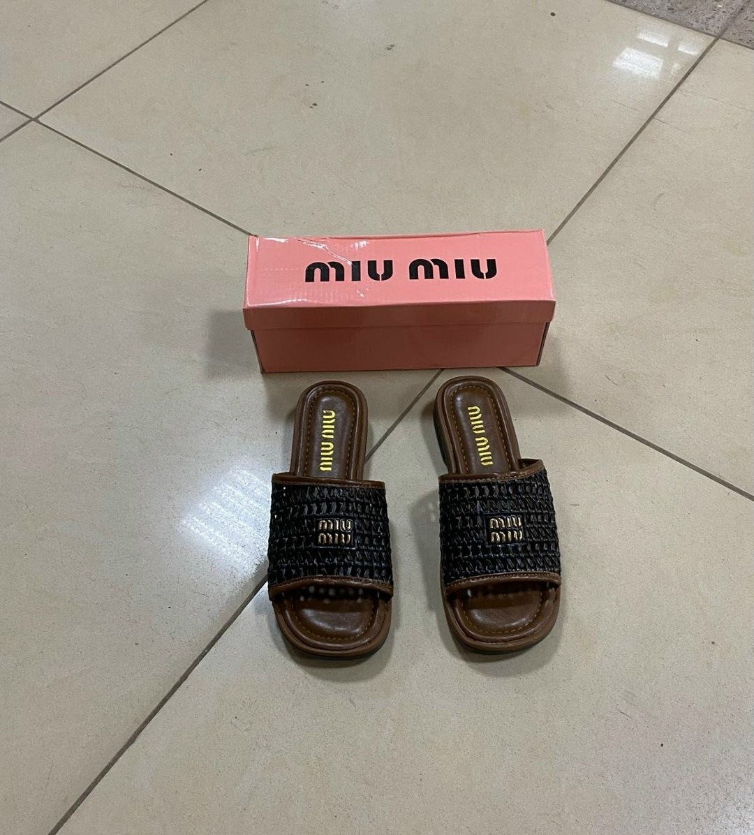 шлепанцы женские,шлепанцы miu miu,,шлепки миу миу,шлепки модные