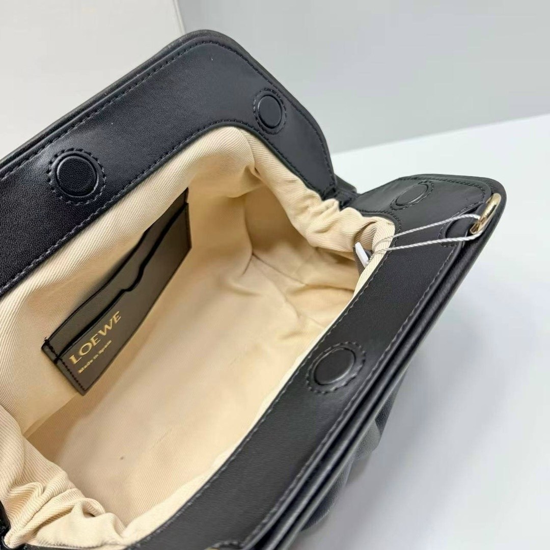 сумка loewe,сумка loewe 33-15 см натуральная кожа,сумка женская loewe,сумка loewe 33-15 см натуральная кожа реплика,сумка loewe 33-15 см из натуральной кожи