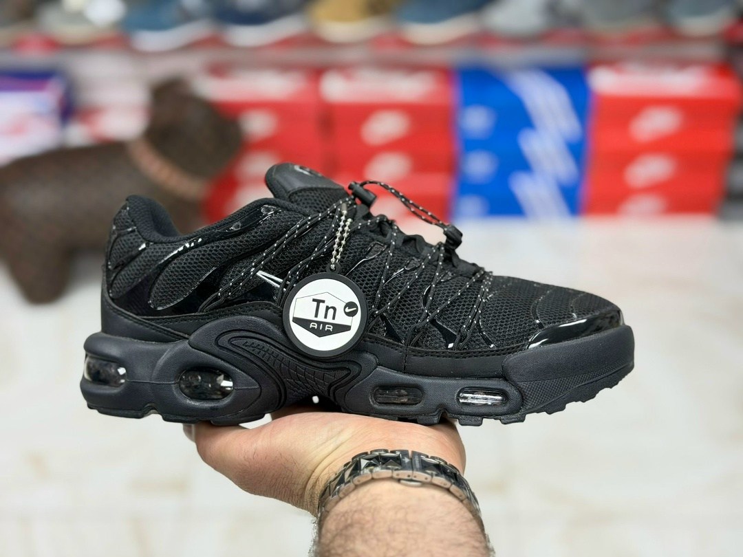 кроссовки nike air max tn plus,кроссовки мужские nike air max tn plus,nike air max tn plus black,спортивные кроссовки унисекс nike air max plus tn черные,кроссовки nike tn black мужские