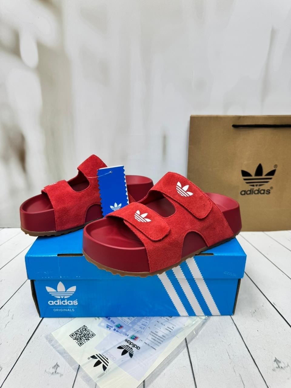 adidas originals adilette lite,сандалии adidas,сланцы adidas,adidas originals adilette,шлепанцы adidas adilette