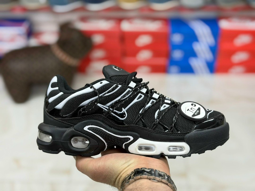 кроссовки nike air max tn plus,кроссовки мужские nike air max tn plus,nike air max tn plus black,спортивные кроссовки унисекс nike air max plus tn черные,кроссовки nike tn black мужские