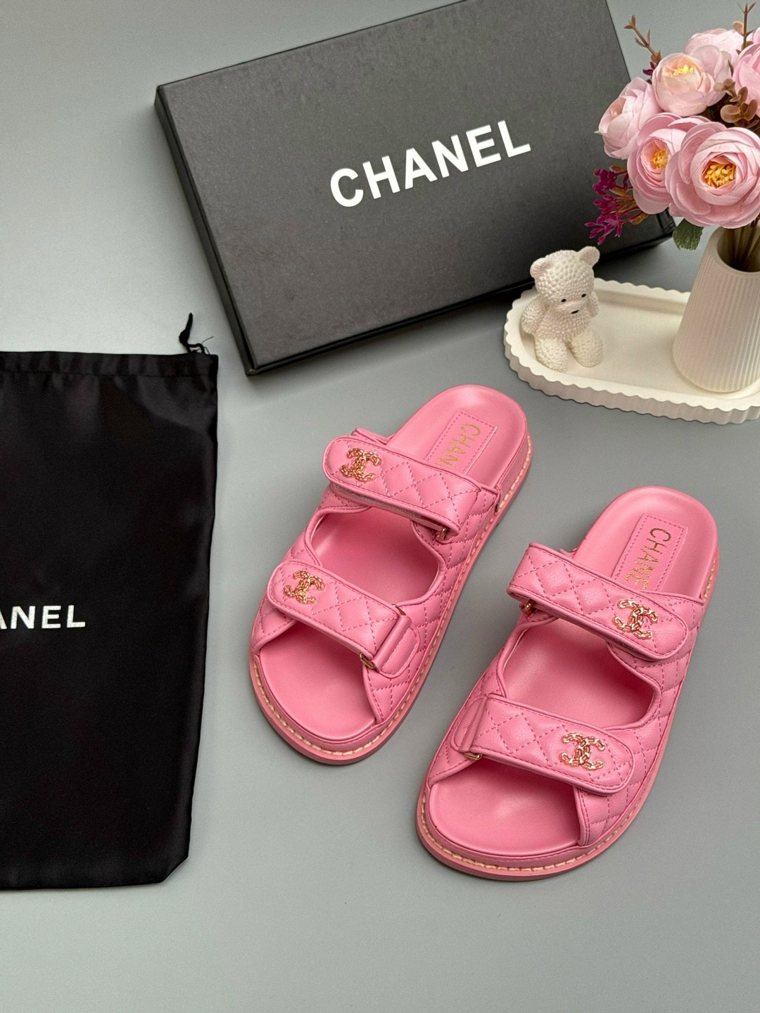 сандалии chanel,шлепанцы chanel,босоножки chanel,chanel шлепанцы женские,шлепанцы женские chanel a123581 розовые