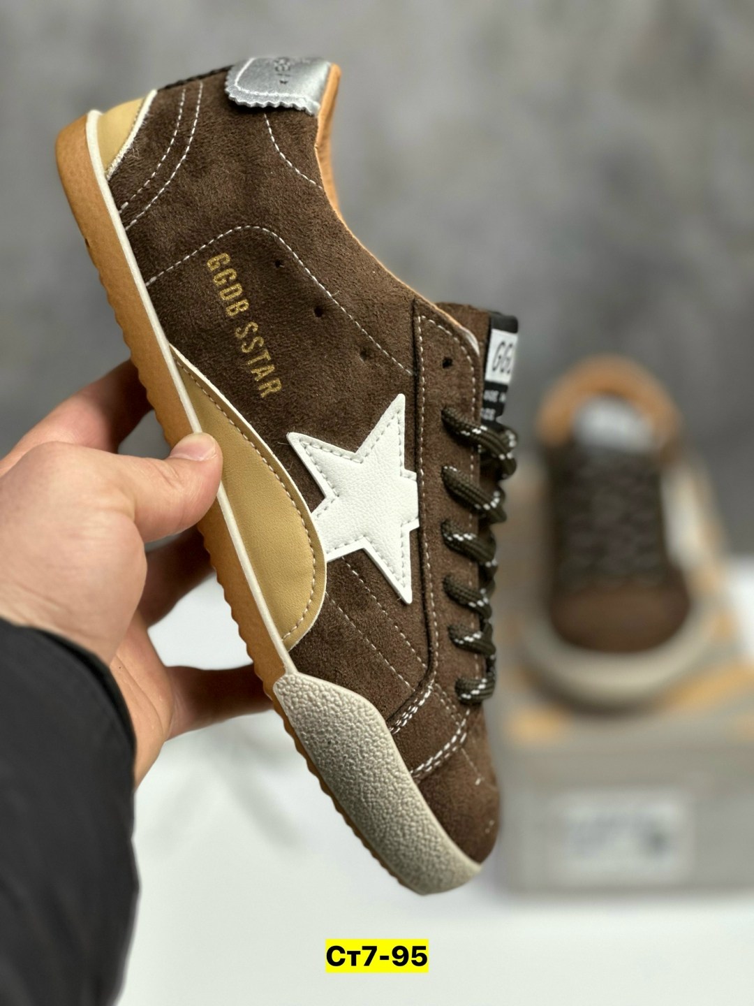 golden goose кроссовки super-star коричневый,golden goose кроссовки ball star коричневый,мужские замшевые низкие кроссовки с вышитыми звездами superstar golden goose коричневый,коричневые кроссовки ba