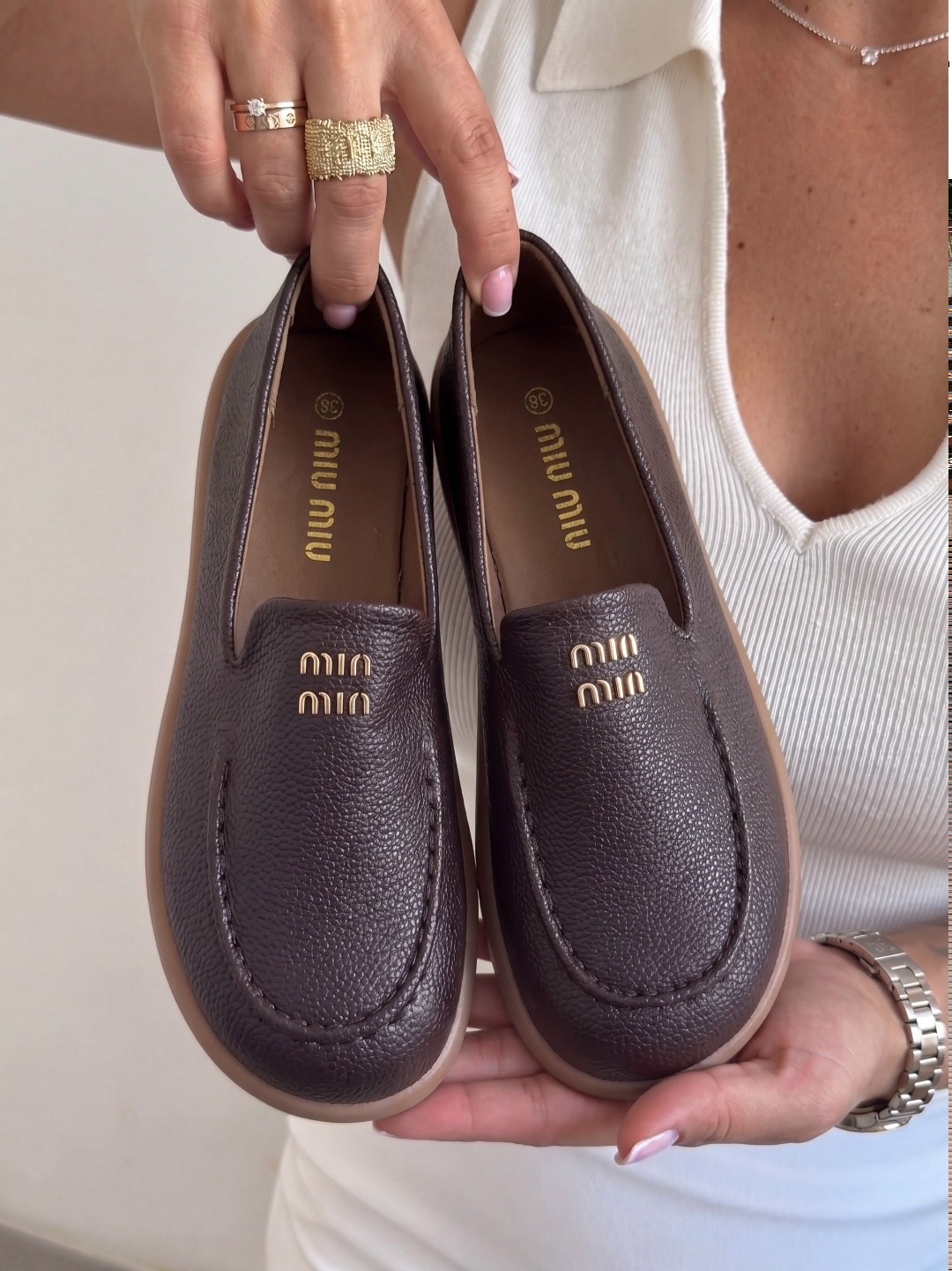 женские кожаные лоферы miu miu коричневые,,женские лоферы,лоферы miu miu,модные лоферы