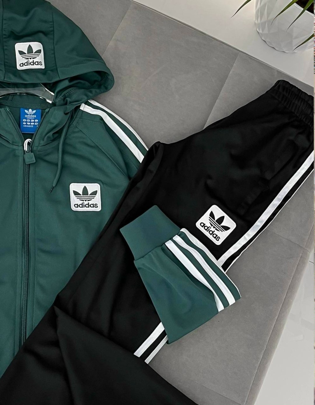 спортивный костюм adidas,спортивный костюм адидас унисекс,костюм адидас ориджинал красный,костюм адидас,спортивный костюм мужской adidas