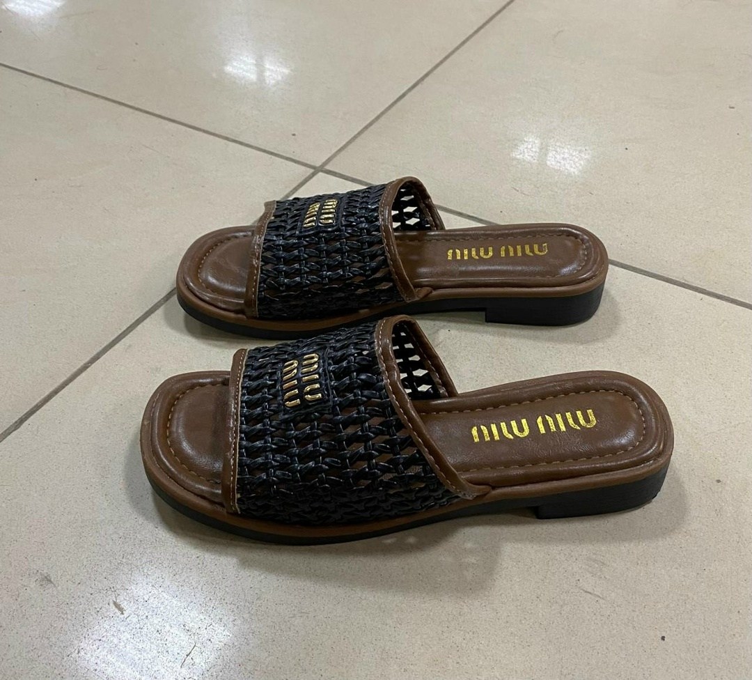 шлепанцы женские,шлепанцы miu miu,,шлепки миу миу,шлепки модные