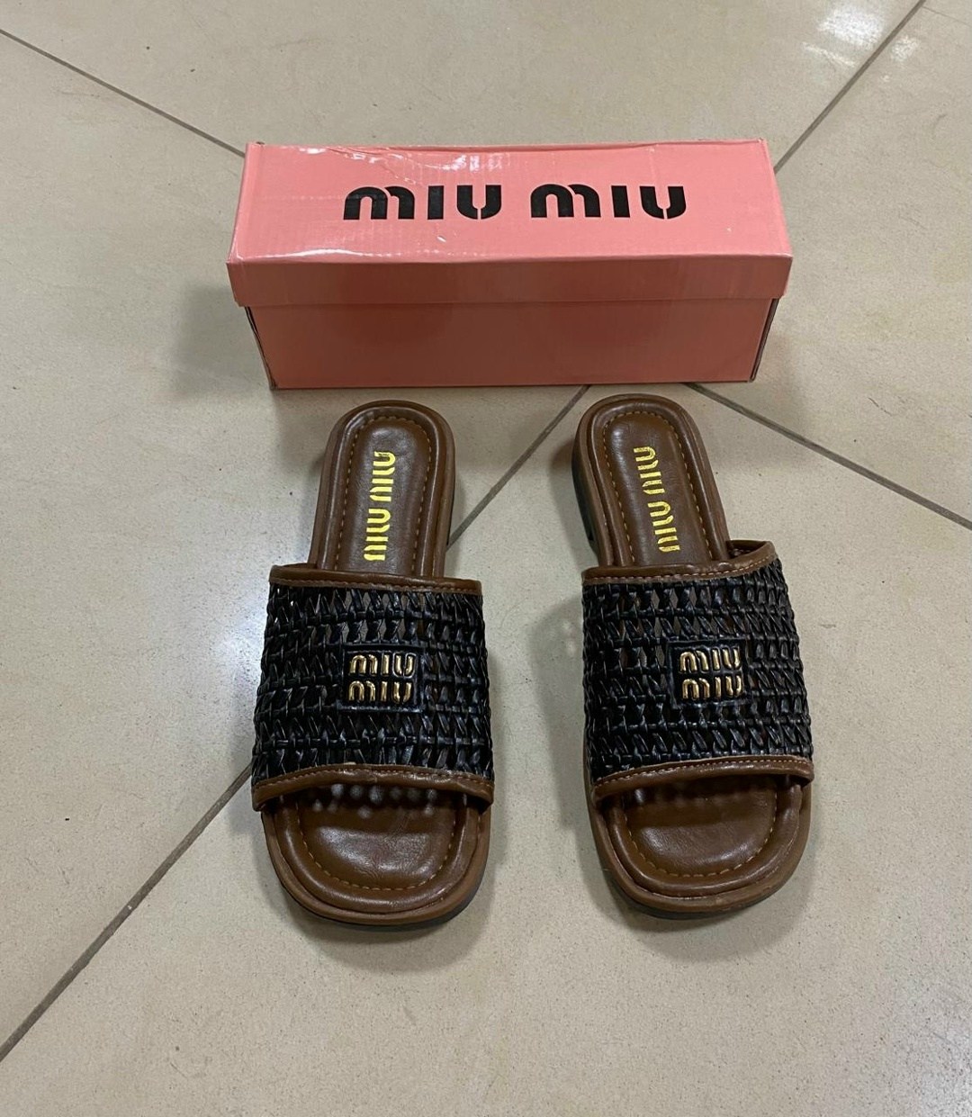 шлепанцы женские,шлепанцы miu miu,,шлепки миу миу,шлепки модные
