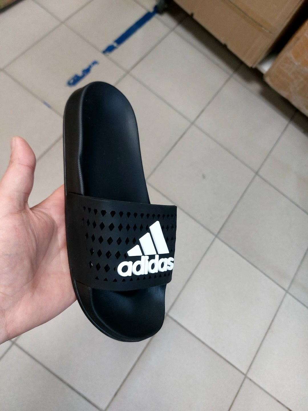 шлепанцы adidas,сланцы adidas,adidas шлепки,adidas adilette comfort slides,мужские шлепанцы