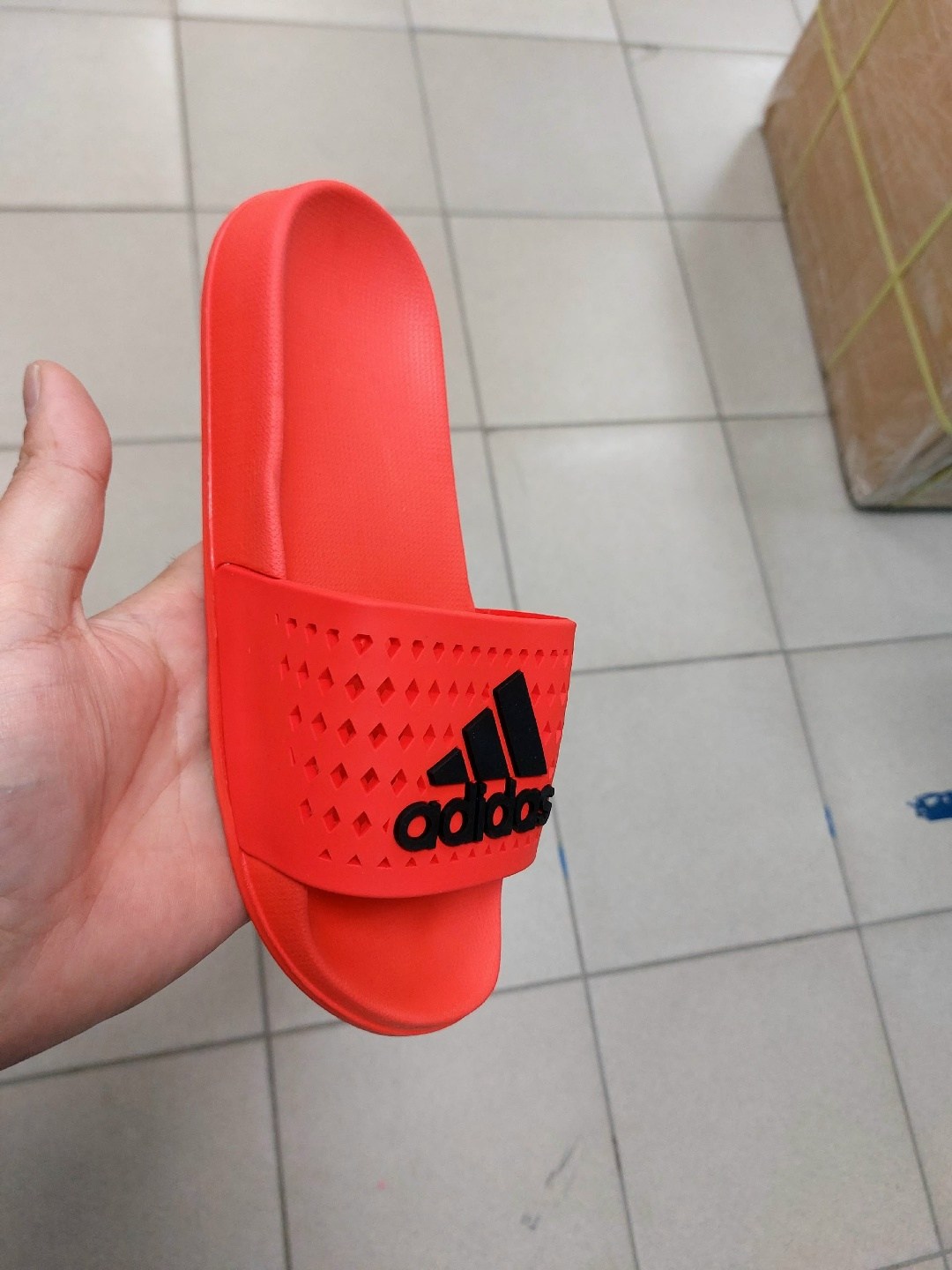 шлепанцы adidas,сланцы adidas,adidas шлепки,adidas adilette comfort slides,мужские шлепанцы
