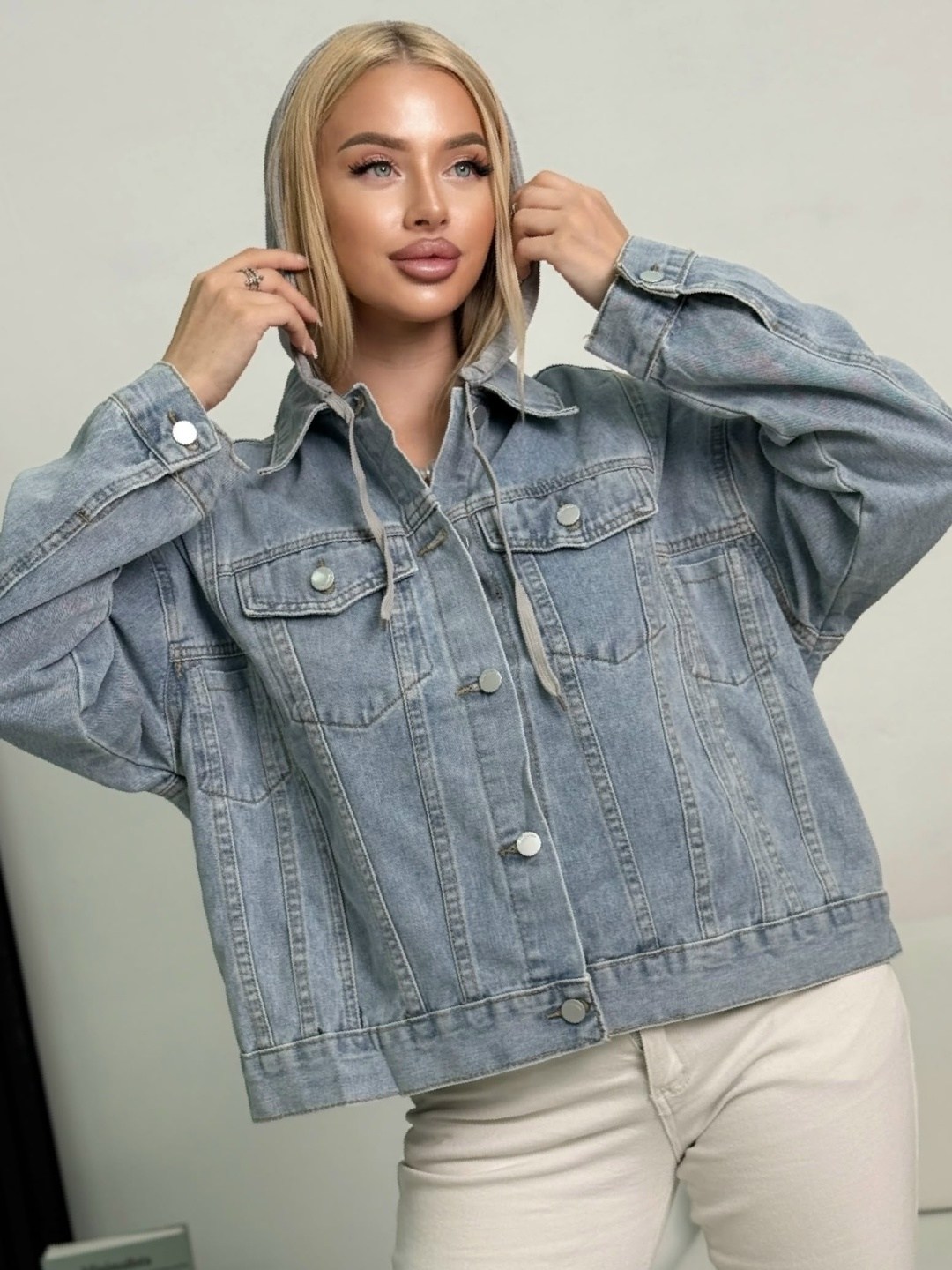 джинсовая куртка с капюшоном женская,джинсовая куртка sela oversize,джинсовая куртка с капюшоном,куртка джинсовая,женская джинсовая куртка