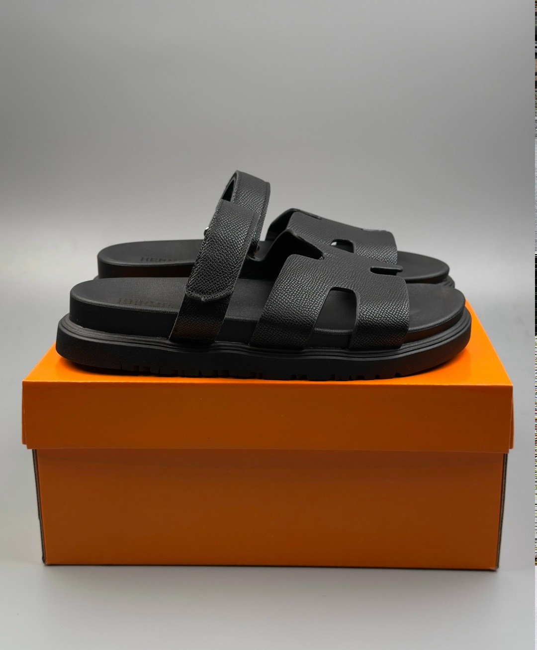 мужские шлепки эрмес,шлепанцы hermes,hermes шлепки мужские,шлепанцы hermes мужские,мужские сандалии