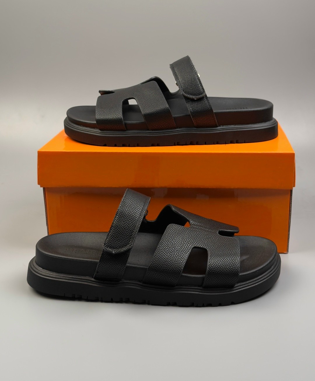 мужские шлепки эрмес,шлепанцы hermes,hermes шлепки мужские,шлепанцы hermes мужские,мужские сандалии