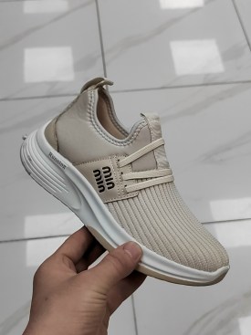 Кроссовки