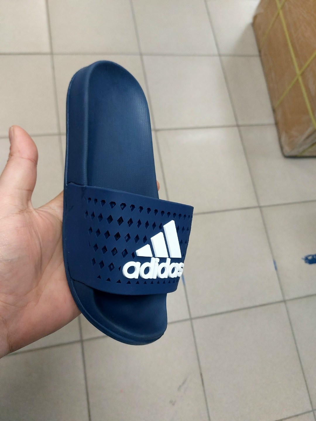 шлепанцы adidas,сланцы adidas,adidas шлепки,adidas adilette comfort slides,мужские шлепанцы