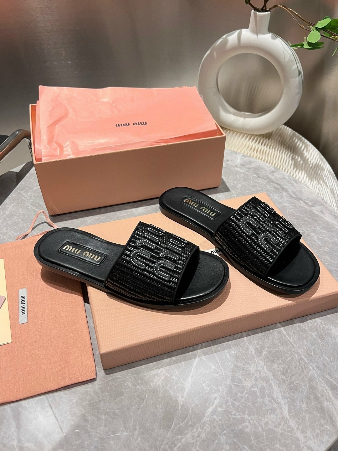 шлепанцы miu miu,кожаные шлепанцы miu miu,,шлепанцы женские,женские шлепки