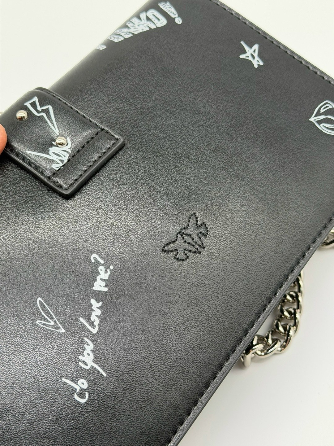 сумка pinko love graffiti клатч с птицами,сумка pinko love graffiti чёрная кожа,сумка pinko,женская сумка pinko,сумка pinko love graffiti