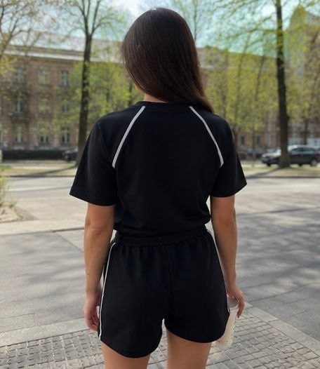 стильные костюмы,спортивные костюм,женские костюмы спортивные,спорт костюм,костюм с шортам