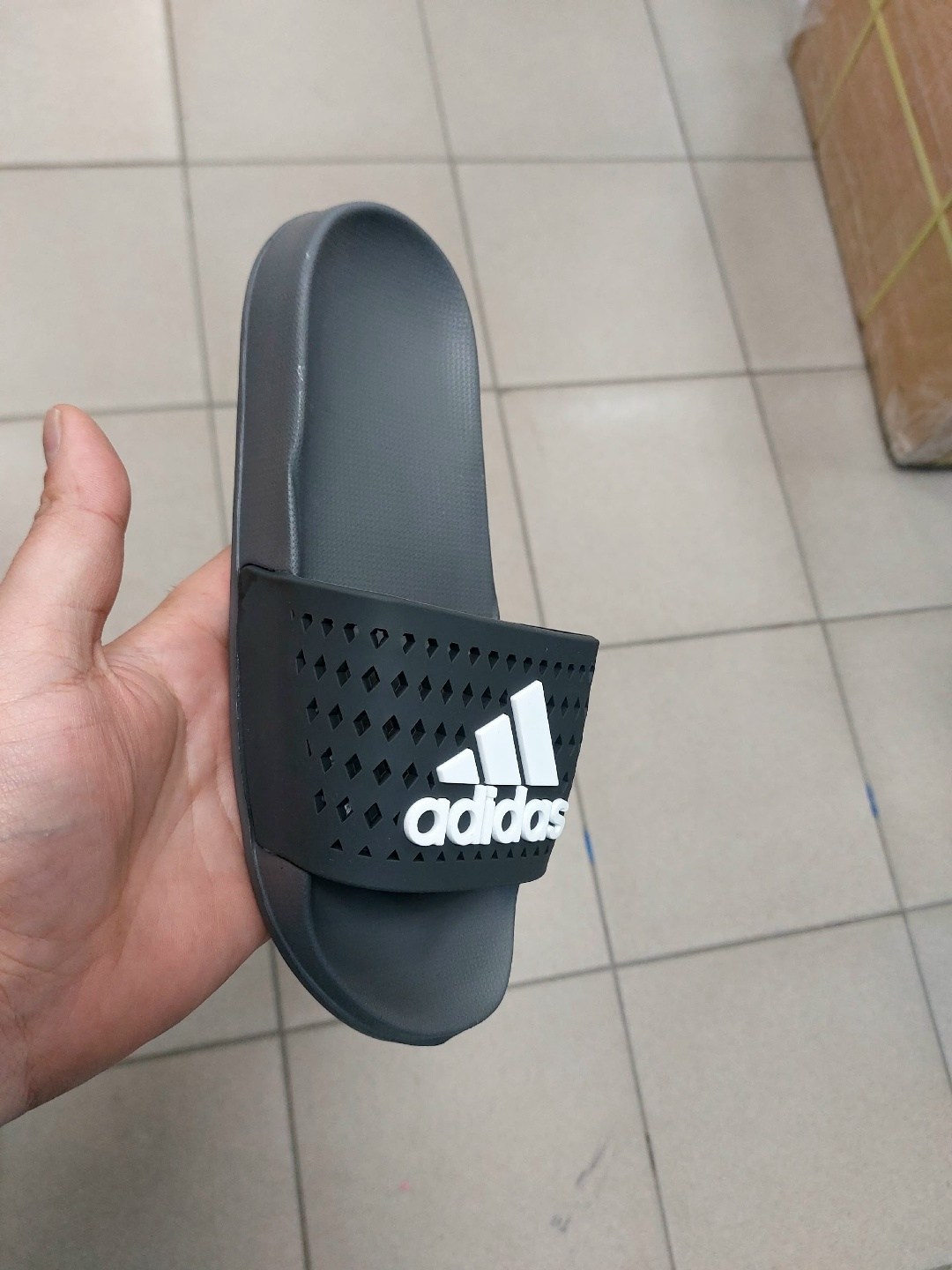 шлепанцы adidas,сланцы adidas,adidas шлепки,adidas adilette comfort slides,мужские шлепанцы