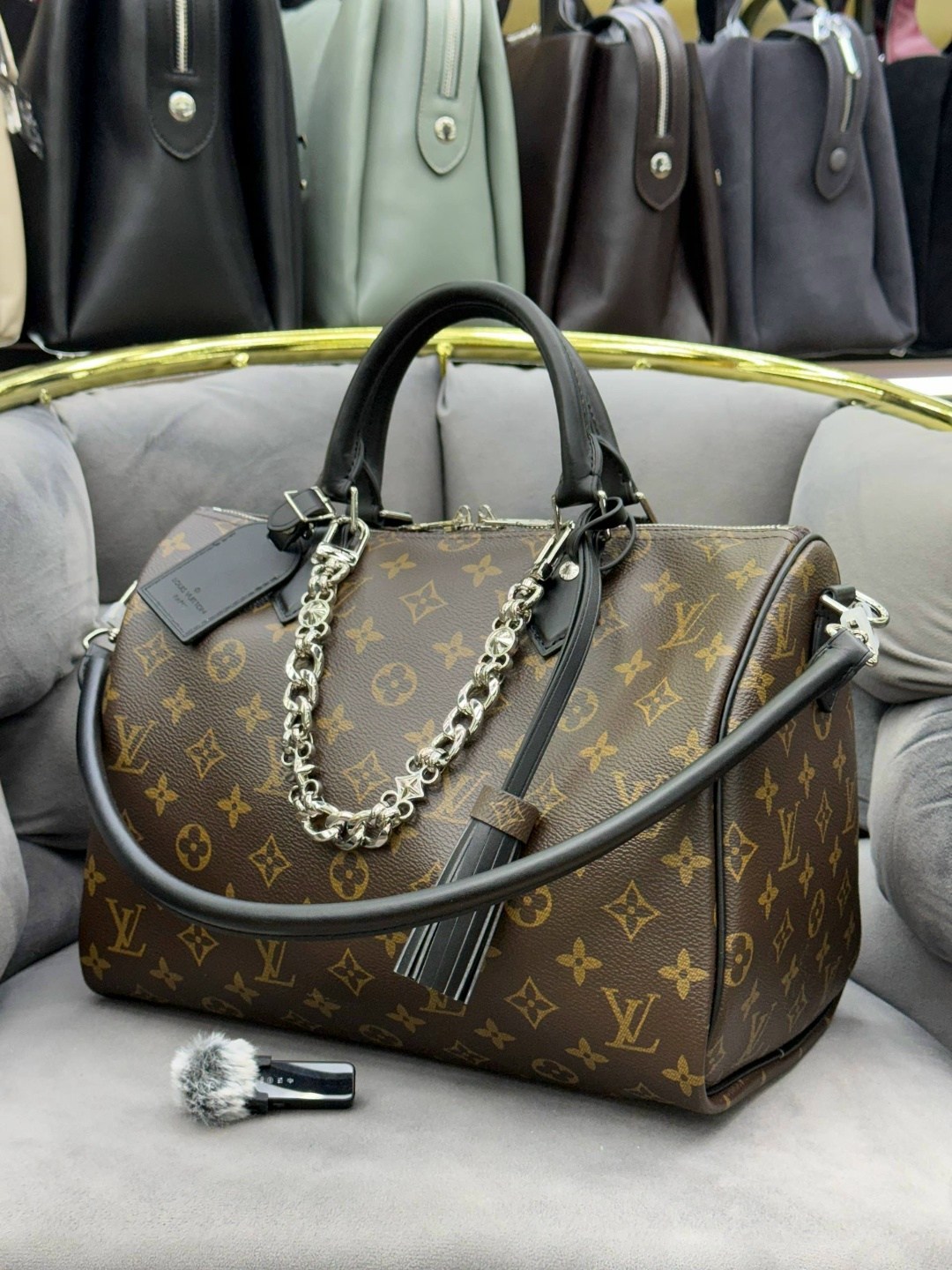 классическая сумка speedy louis vuitton с монограммой,сумка женская louis vuitton,сумка louis vuitton,сумка луи виттон женская,louis vuitton модная сумка с замком