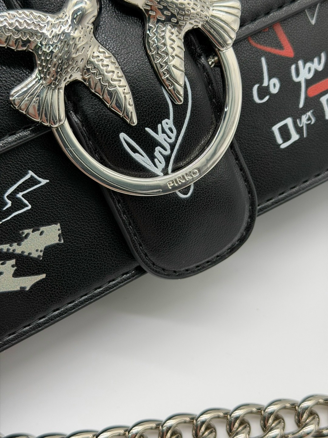 сумка pinko love graffiti клатч с птицами,сумка pinko love graffiti чёрная кожа,сумка pinko,женская сумка pinko,сумка pinko love graffiti