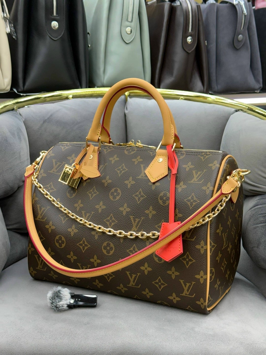 классическая сумка speedy louis vuitton с монограммой,сумка женская louis vuitton,сумка louis vuitton,сумка луи виттон женская,louis vuitton модная сумка с замком