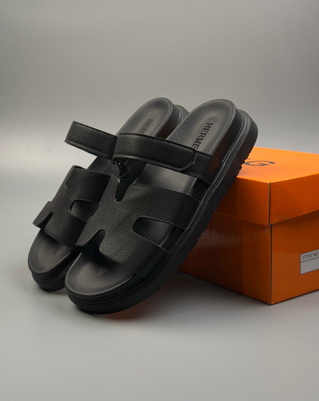 мужские шлепки эрмес,шлепанцы hermes,hermes шлепки мужские,шлепанцы hermes мужские,мужские сандалии