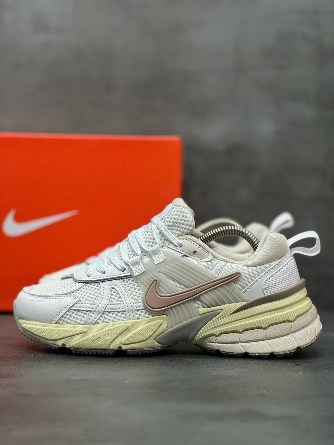 кроссовки nike,кроссовки nike v 2 k run,женские кроссовки nike,кроссовки,кроссовки nike v2k run