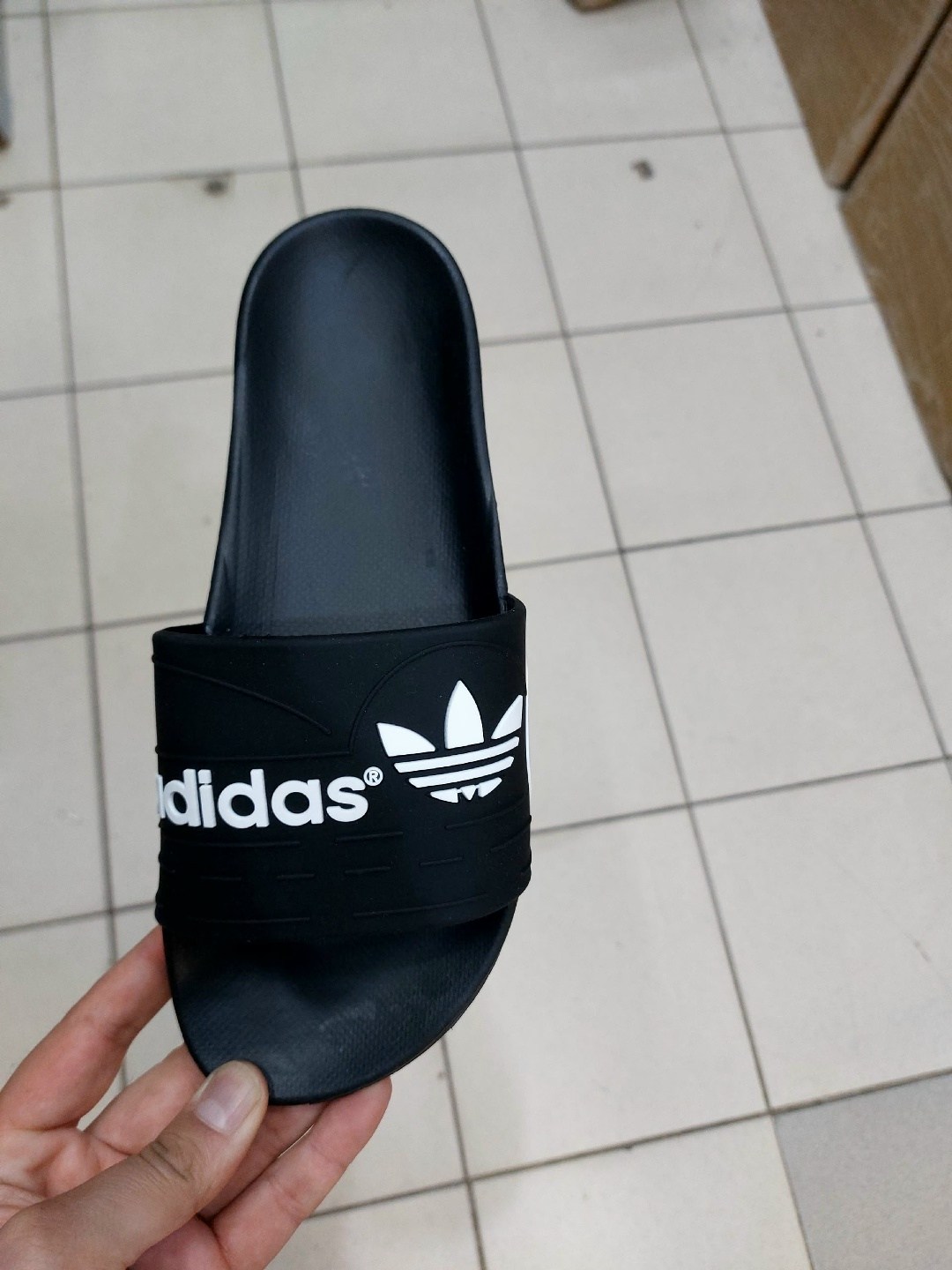 шлепанцы adidas,сланцы adidas,adidas adilette comfort slides,тапки адидас мужские,