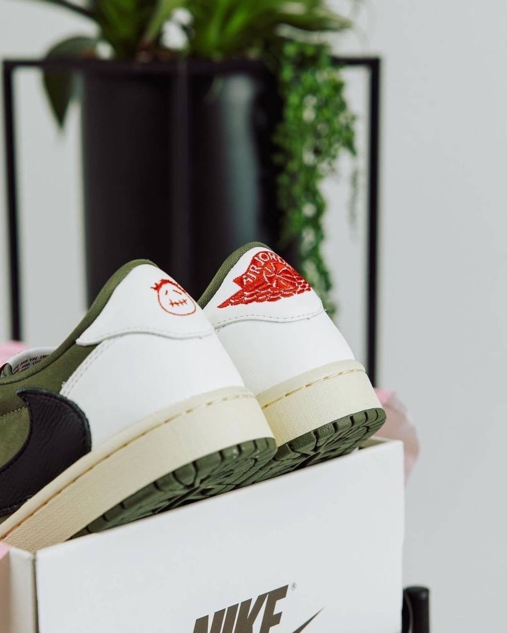 кроссовки nike air jordan 1 low travis scott olive,nike air jordan 1 low travis scott,air jordan 1 low travis scott,jordan 1 low travis scott,кроссовки travis scott x nike air jordan 1