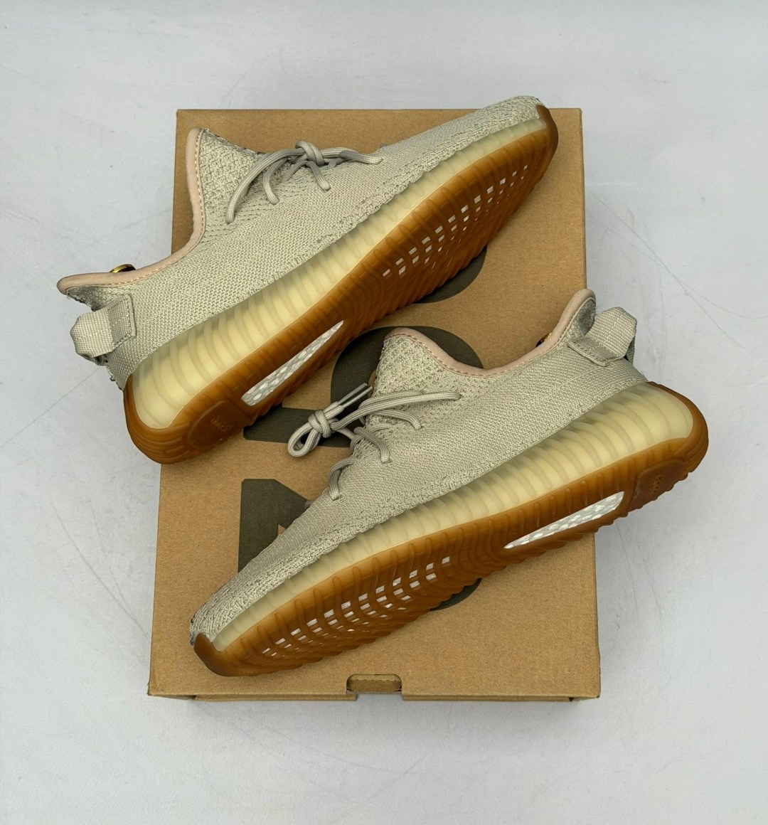 adidas yeezy boost 350 v 2,adidas yeezy boost 350,yeezy boost 350 v 2,adidas yeezy boost 350 v2 light gy3438,adidas yeezy boost 350 v2 butter