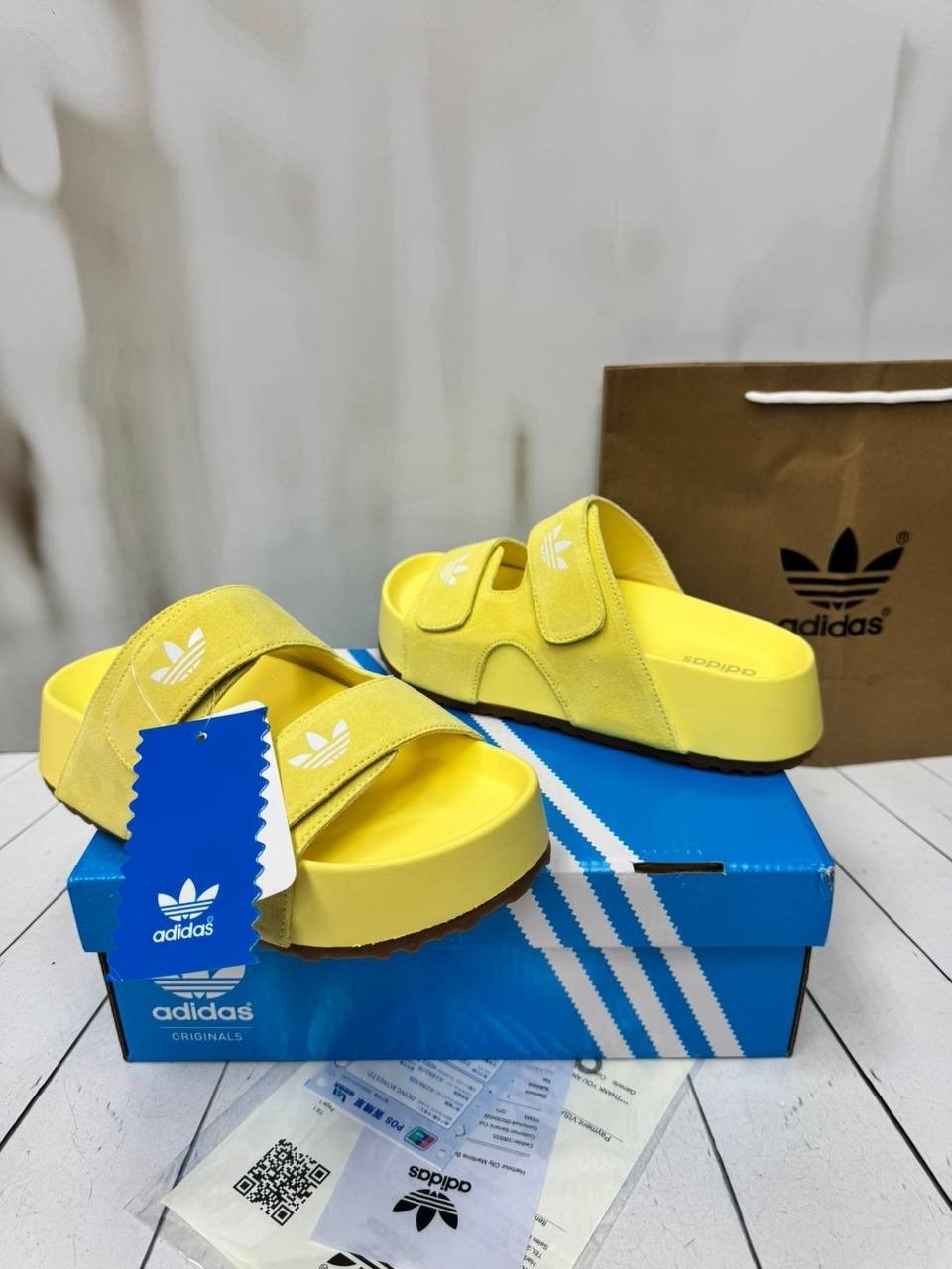 adidas originals adilette,adidas originals adilette lite,женские пляжные сандалии adidas originals adilette,сандалии adidas,шлепанцы adidas