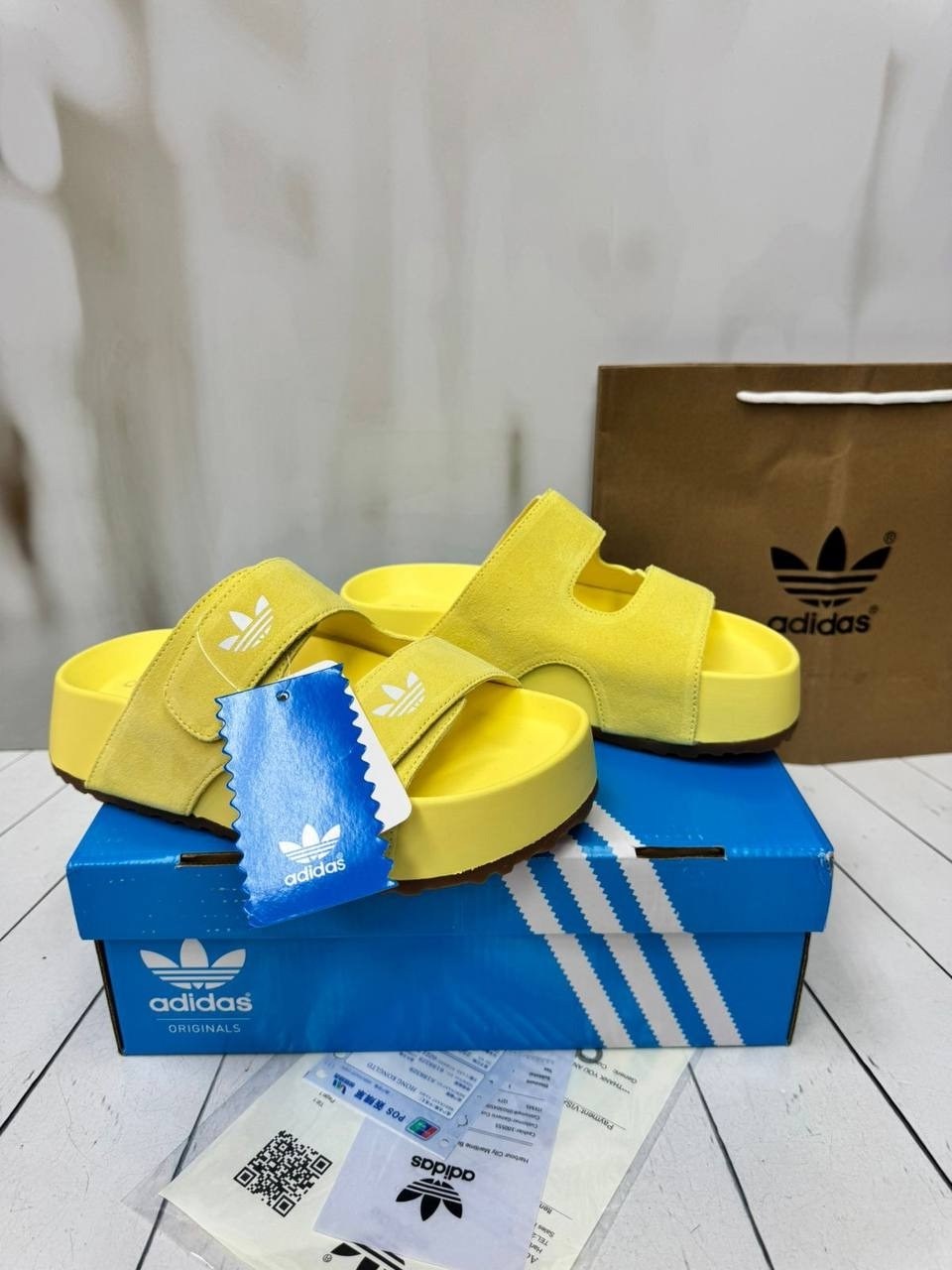 adidas originals adilette,adidas originals adilette lite,женские пляжные сандалии adidas originals adilette,сандалии adidas,шлепанцы adidas