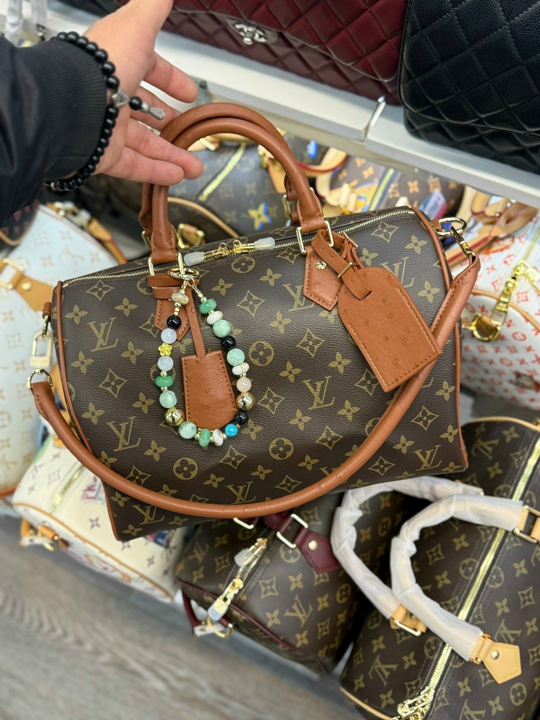 классическая сумка speedy louis vuitton с монограммой,сумка женская louis vuitton,сумка louis vuitton,сумка луи виттон женская,louis vuitton модная сумка с замком