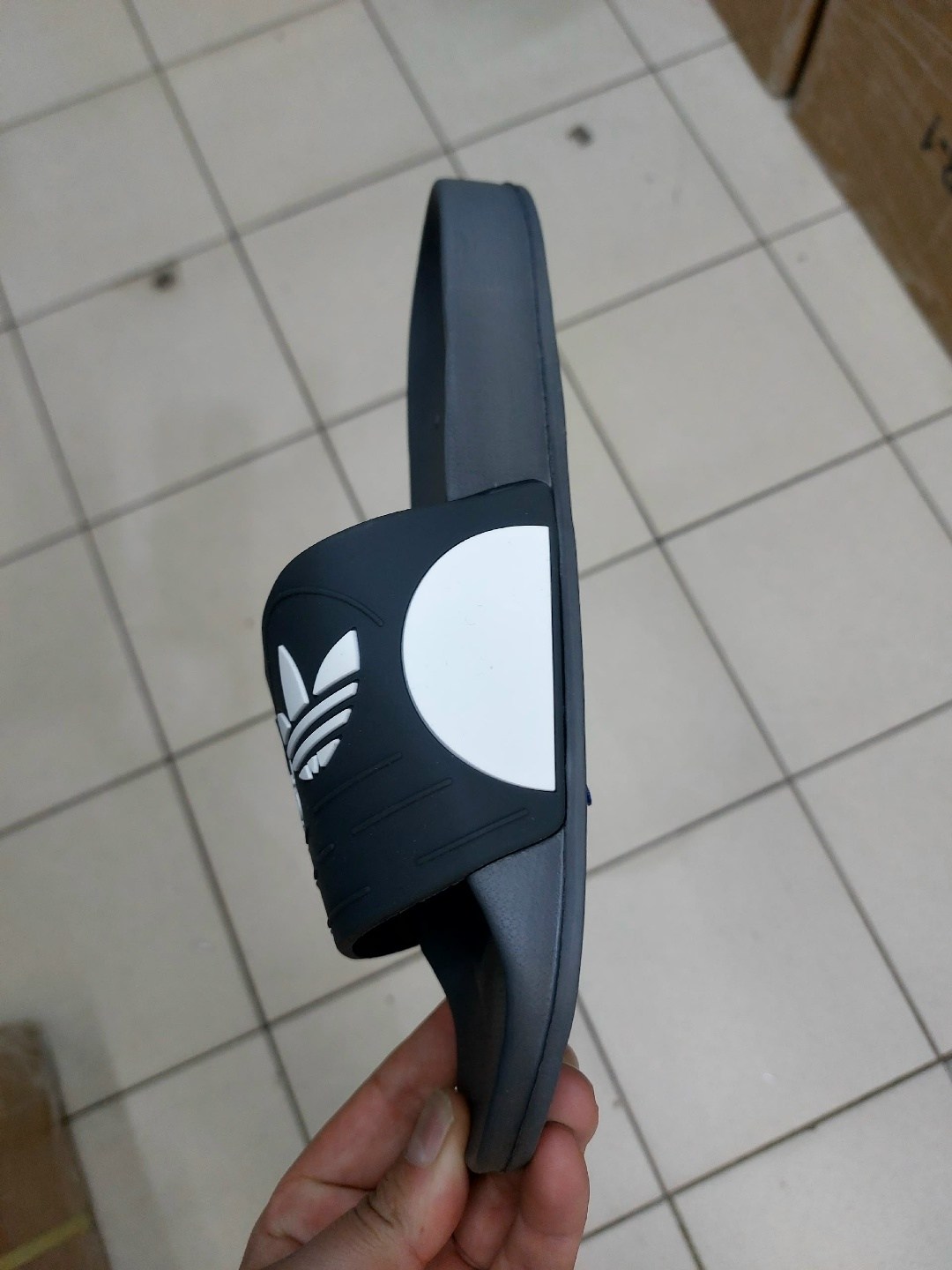 шлепанцы adidas,сланцы adidas,adidas adilette comfort slides,тапки адидас мужские,