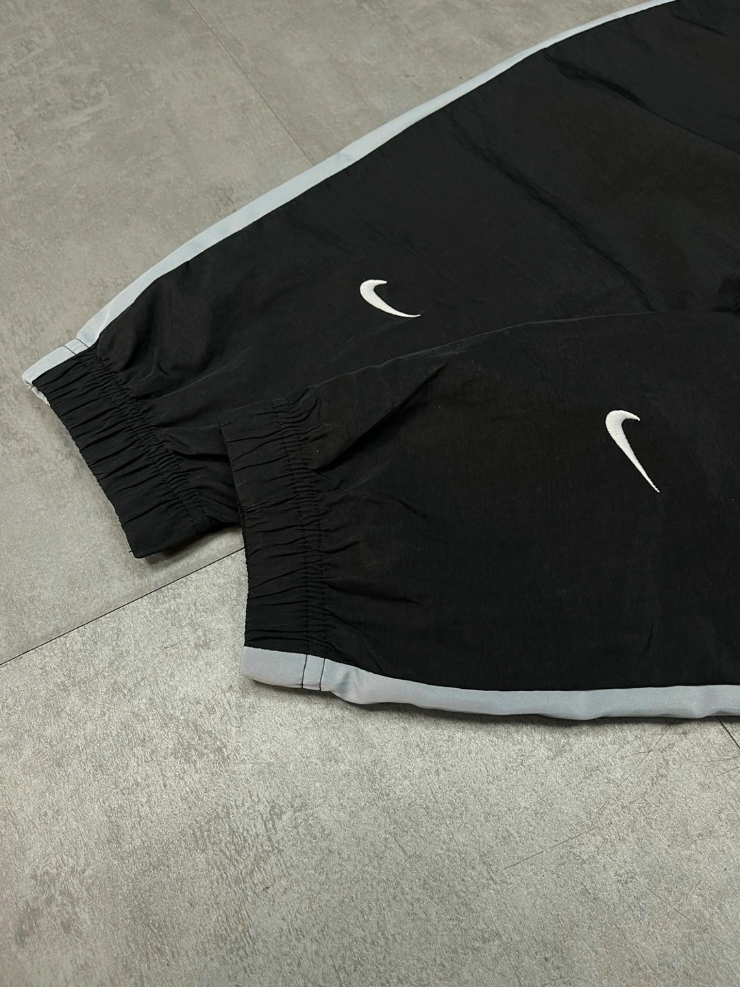 спортивные штаны nike,спортивные штаны мужские nike,штаны джоггеры спортивные,nike swoosh штаны зеленые,nike штаны swoosh woven