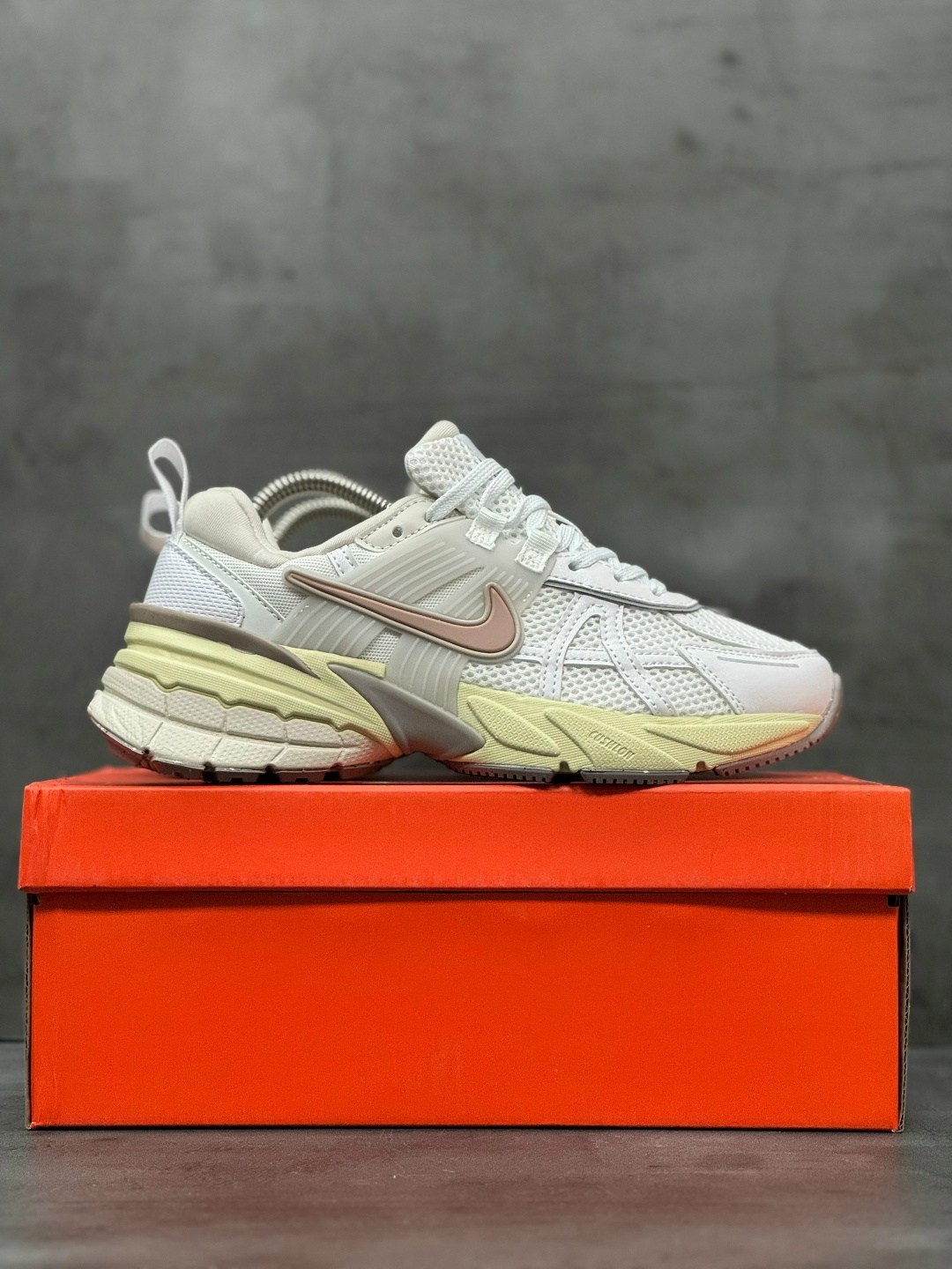 кроссовки nike,кроссовки nike v 2 k run,женские кроссовки nike,кроссовки,кроссовки nike v2k run