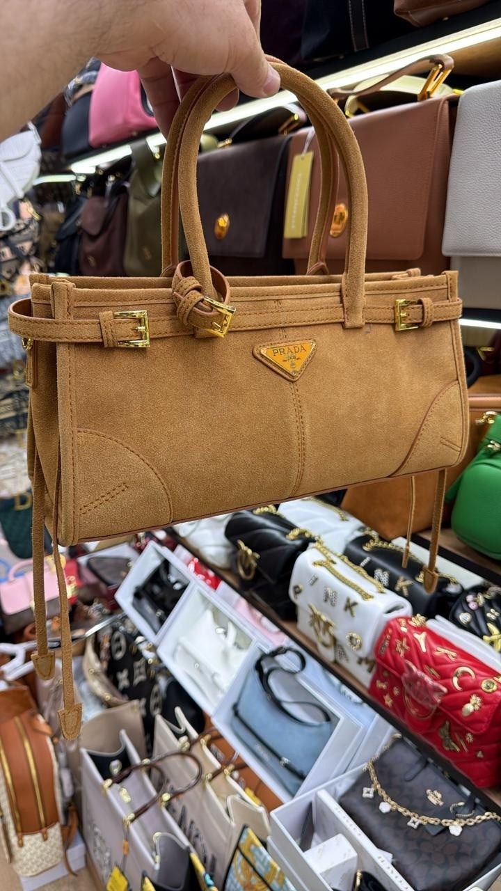 сумка prada,модная сумка,замшевая сумка,сумка женская,женская сумка из замши prada bonnie medium коричневая