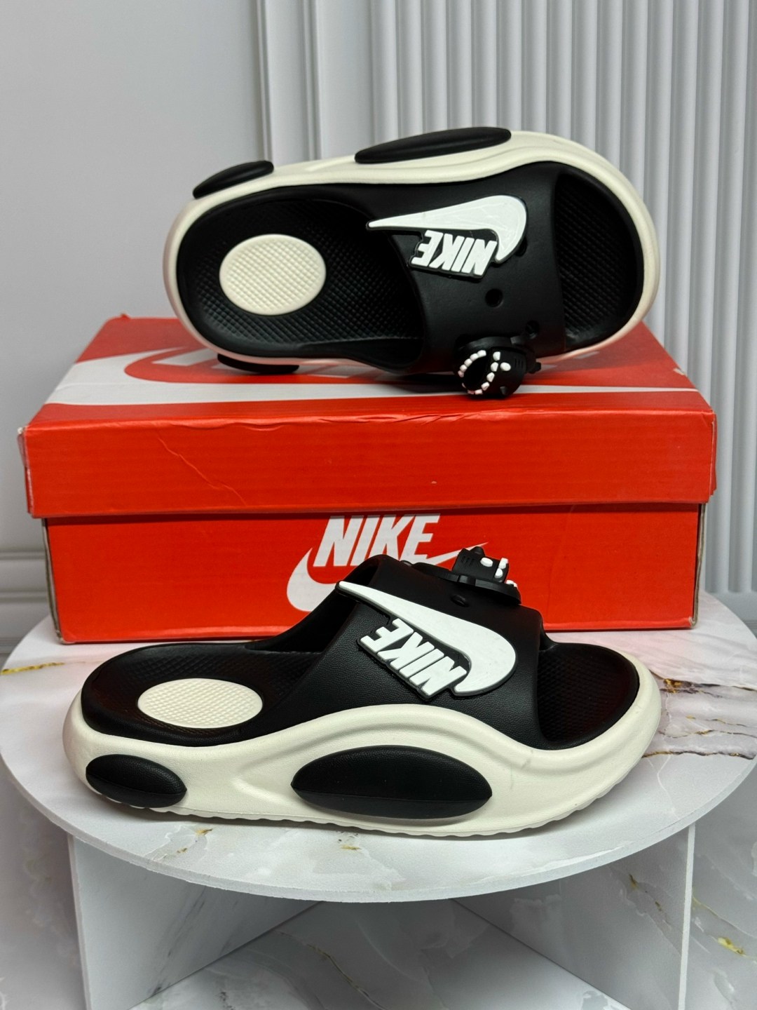 шлепанцы летние домашние изики сланцы пляжные nike,шлепанцы nike,шлепанцы летние домашние изики сланцы пляжные nike цвет черный, молочный,шлепанцы летние домашние изики сланцы пляжные nike 213136708,ш