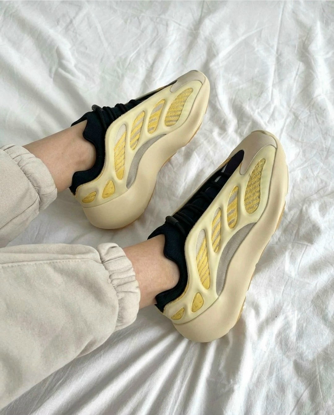 adidas yeezy boost 700 v 3,кроссовки adidas yeezy boost 700,кроссовки adidas yeezy boost 700 v3,adidas yeezy boost 700,yeezy 700 v3 kyanite