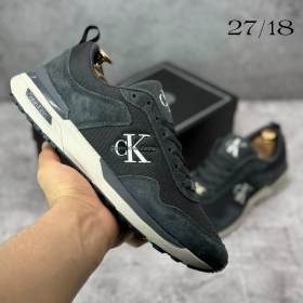 Кроссовки