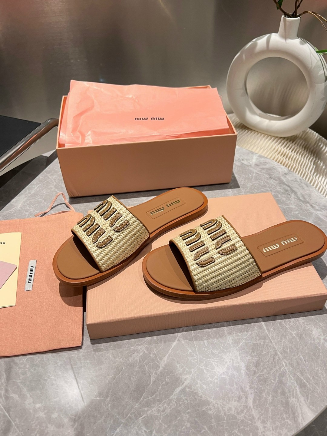 шлепанцы miu miu,женские шлепанцы,,шлепанцы модные,женские шлепки