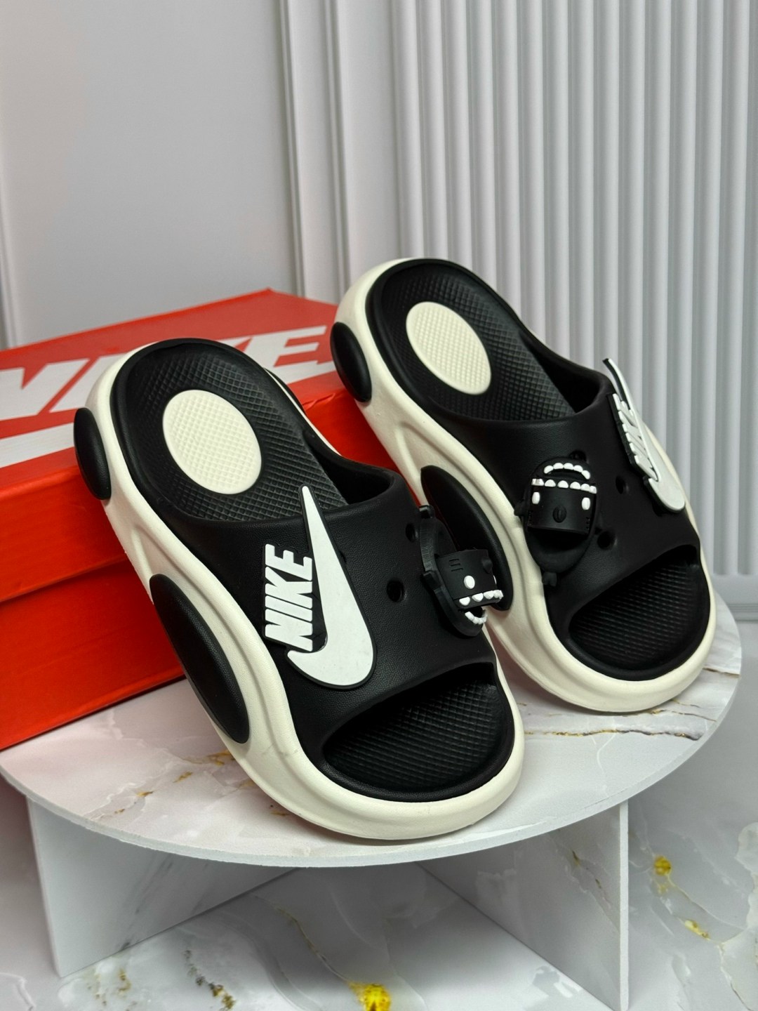 шлепанцы летние домашние изики сланцы пляжные nike,шлепанцы nike,шлепанцы летние домашние изики сланцы пляжные nike цвет черный, молочный,шлепанцы летние домашние изики сланцы пляжные nike 213136708,ш