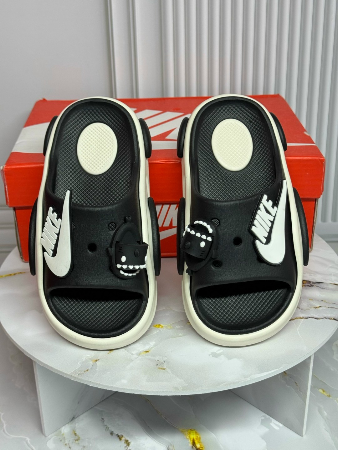 шлепанцы летние домашние изики сланцы пляжные nike,шлепанцы nike,шлепанцы летние домашние изики сланцы пляжные nike цвет черный, молочный,шлепанцы летние домашние изики сланцы пляжные nike 213136708,ш