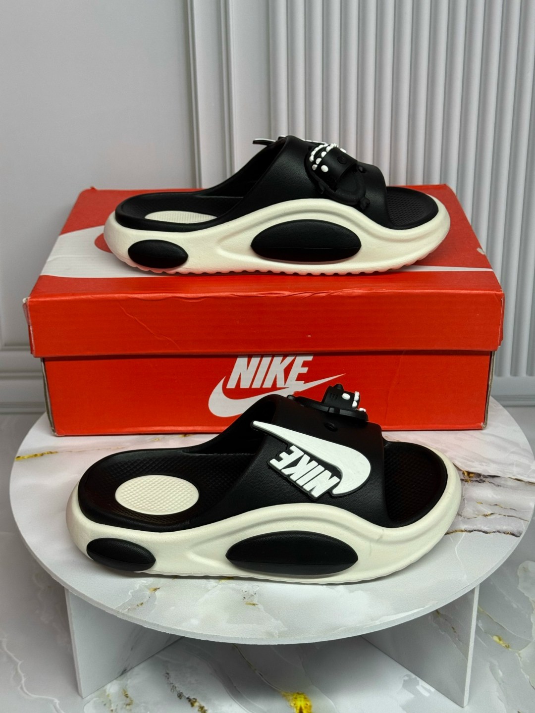 шлепанцы летние домашние изики сланцы пляжные nike,шлепанцы nike,шлепанцы летние домашние изики сланцы пляжные nike цвет черный, молочный,шлепанцы летние домашние изики сланцы пляжные nike 213136708,ш