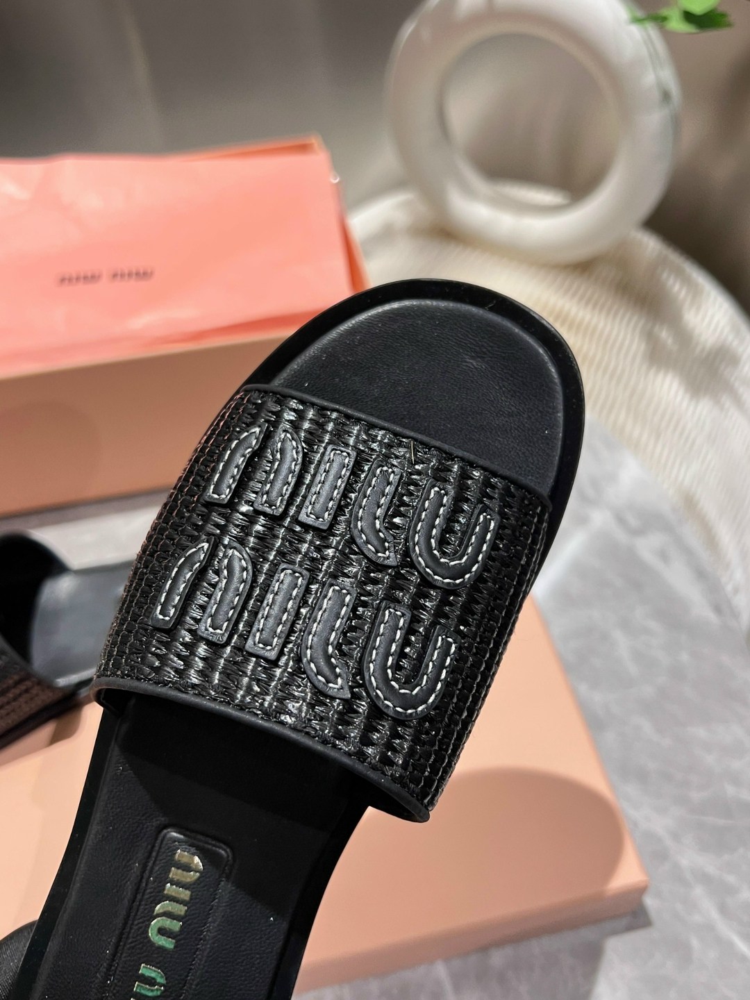 шлепанцы miu miu,женские шлепанцы,,шлепанцы модные,женские шлепки